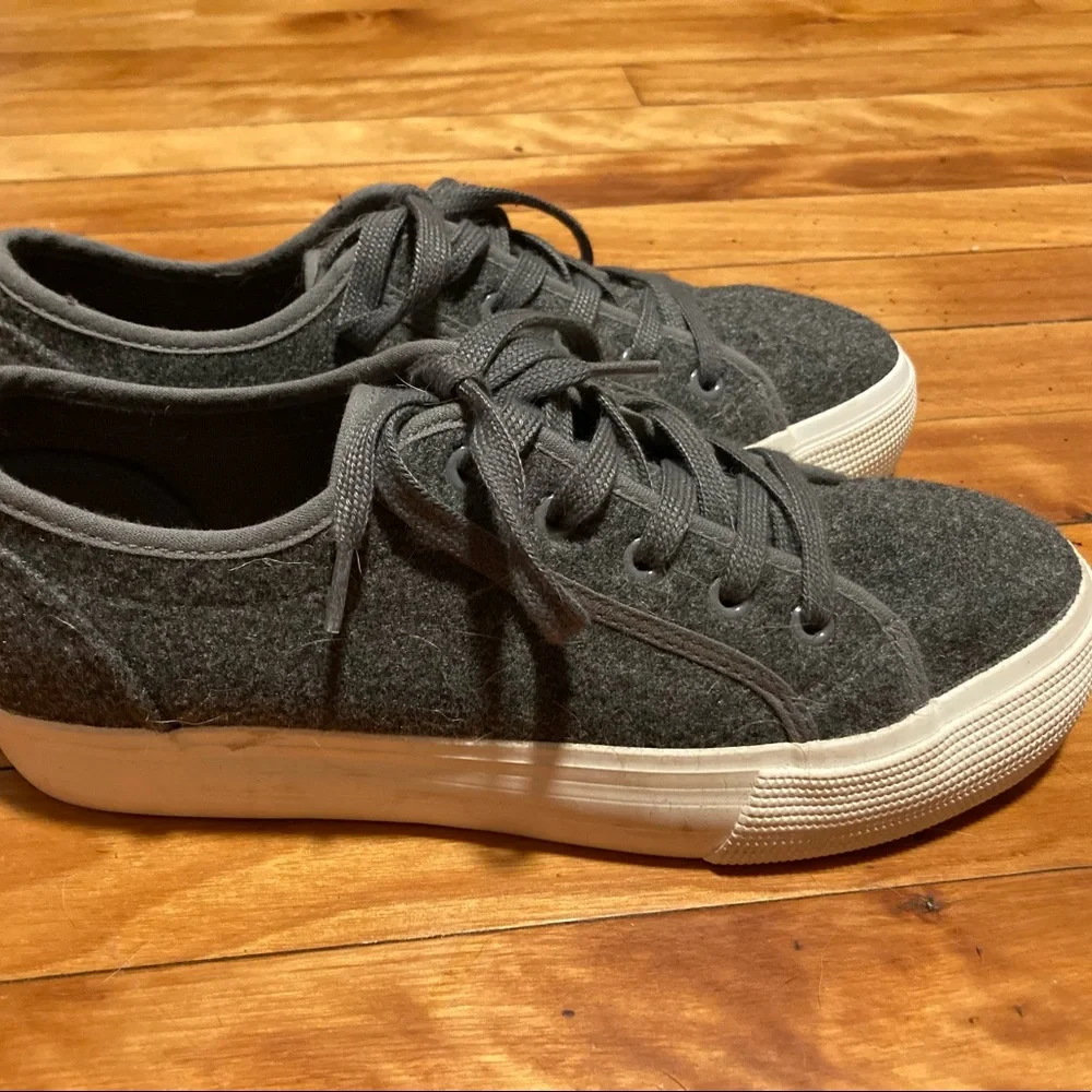 New! Just Fab First Timer platform sneaker - Picture 5 of 9